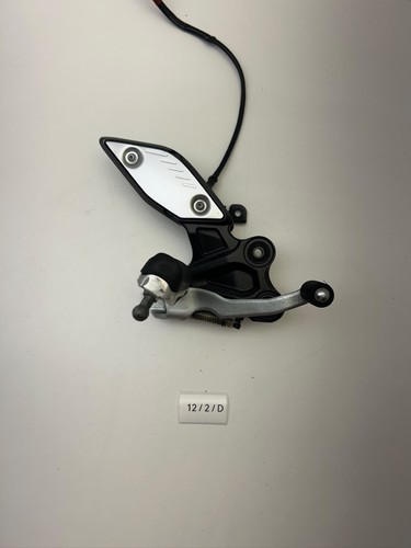 Platine repose pieds avant - platine, de