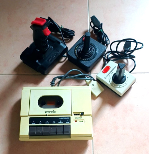 Commodore lot datasette - 64,
