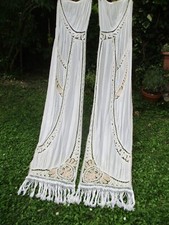 Une paire rideaux - une,