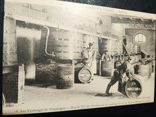 51-REIMS."POMMERY et GRENO, LES VENDANGES EN CHAMPAGNE" Pas d'écriture"Vers1910.