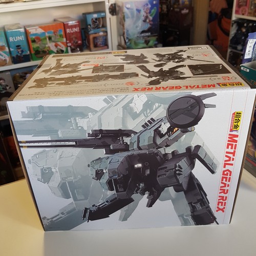 Metal gear solid - gear, figurine