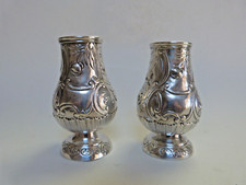 paire de saupoudreuses en