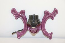 ancienne applique en fonte émaillée violine , violet en forme coquille vintage