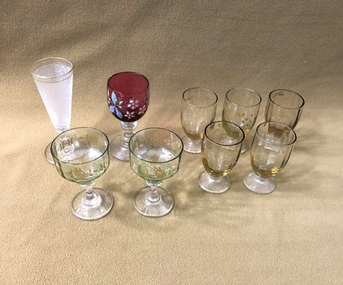 Lot verres liqueurs en - à,