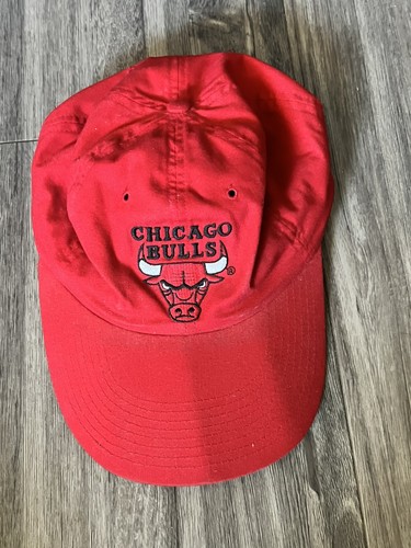 Casquette rouge vintage