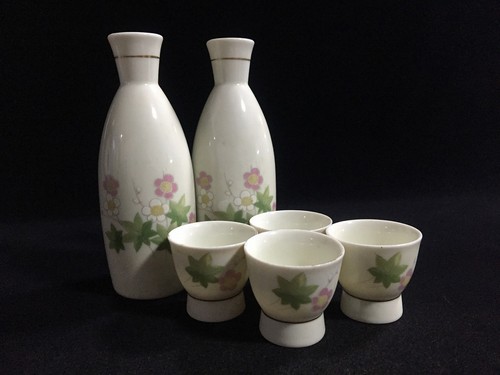 Ensemble service saké - de,