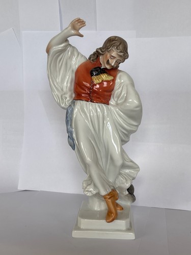 Danseur folklorique porcelaine
