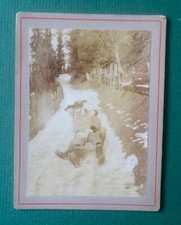 PHOTO ANCIENNE Hommes luge sur un traineau Neige Hiver Chemin sport glisse