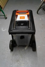 broyeur de végétaux, achat en 2023, excellent état, peu servi, facture et manuel