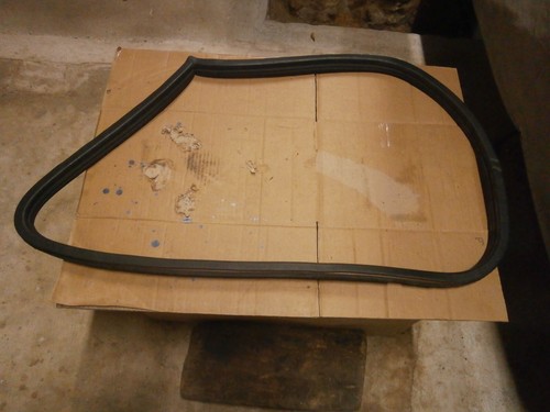 Joint vitre custode bmw e30 - vitre,
