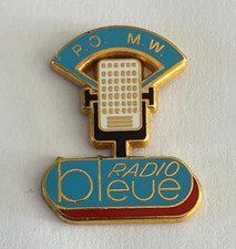 110 - Pin's MICROPHONE RADIO BLEU - P.O M.W