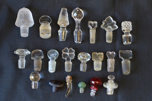 Lot petits bouchons en - petits,