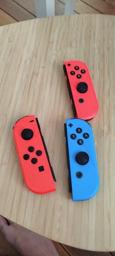Joycon gauche rouge - , bleu
