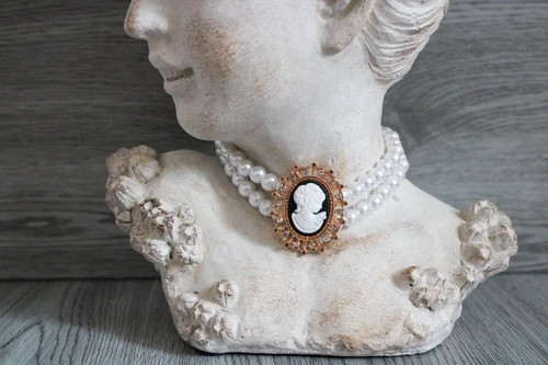 Collier ras cou - ras, camée