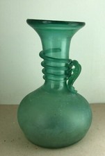 Superbe petit vase en verre vert dans le style d'un Antique Balsamaire Romain