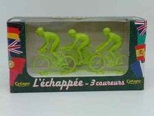 ANCIENNE BOITE DE CYCLISTES EN PLASTIQUE TOUR DE FRANCE EN PLASTIQUE N° 5
