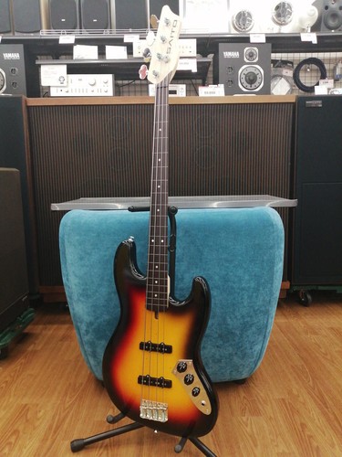 Guitare basse électrique