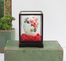 Oeuf sous verre - Peint à la