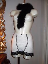 Vintage CLOTHING SEXY PIN UP gaine porte jarretelle blanche et dentelles noire