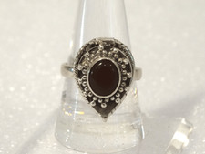 Bague à poison en argent massif poinçonnée, sertie d'une cornaline ovale T58