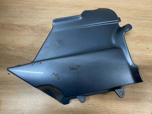 Cache plastique carenage - un,