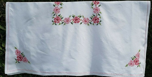 Nappe thé brodée main au - a,