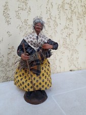 1 santon ancien habillé signé  Marinacci  " dame portant un fagot  "