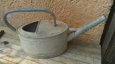 petit arrosoir acier galvanisé debut 20eme, haut 24cm,long 48cm, pas percé