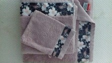 2 serviettes de toilette vieux rose/fleurs 1/grande 1/petite 1/gant "TasSaia"