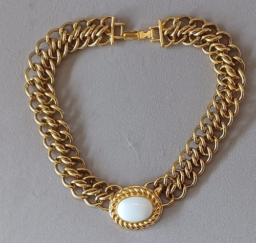 Rare collier ras de - !, ras-de-cou