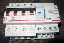 DISJONCTEUR DIFFERENTIEL