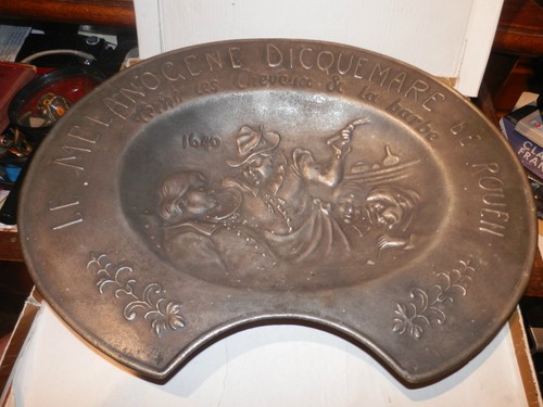 Ancien plat barbe - ancien, etain