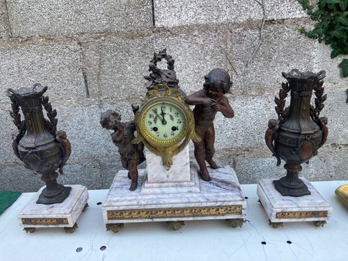 Pendule garniture de - et,