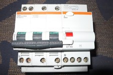 DISJONCTEUR DIFFERENTIEL 4P