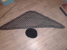 Toque ancienne  Astrakhan avec sa mantille  en dentelle ancienne