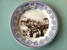 Faïence Artisanale Berrychonne , Assiette MONTARGIS - Le Marché.