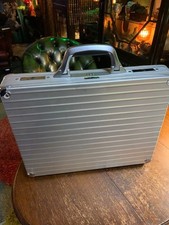 Mallette argentée RIMOWA