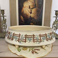 Jardinière ancienne Sarreguemines en creux décor à reliefs