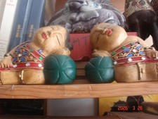 2 FIGURINES PORTE-BONHEUR