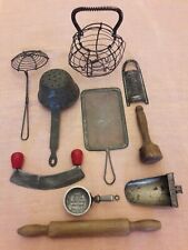 LOT DE 10 JOUETS ANCIENS DONT 1 CASSEROLE PUBLICITAIRE