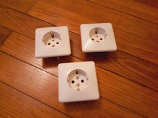 LEGRAND Neptune lot 3 prises 2P+T avec terre déportée, voir descriptif