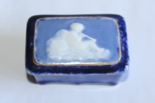 Ancienne petite boite en