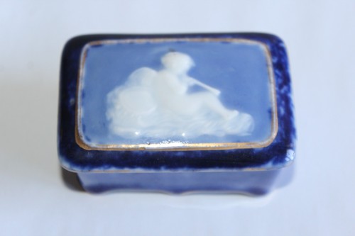 Ancienne petite boite - , en