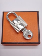 HERMÈS à Paris Cadenas 110 de sac Kelly ou breloque vintage avec boite d'origine