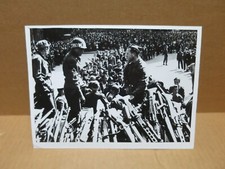 GUERRE 1939-45 ITALIE  photo soldats US armes remise par résistance italienne