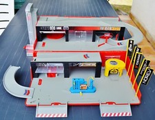 GARAGE / STATION SERVICE → NOREV :Ouvert: 54x50x20cm / Valise fermée: 50x27x12cm