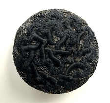 gros bouton ancien en resine