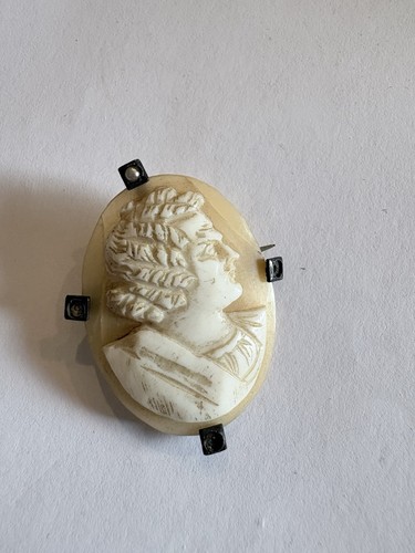 Ancienne broche camée