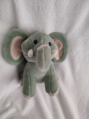 Peluche doudou elephant vert