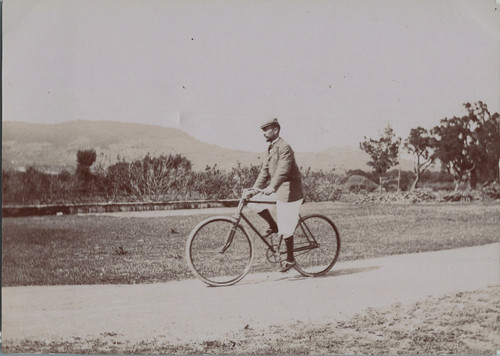 France alfred sur son vélo - sur,
